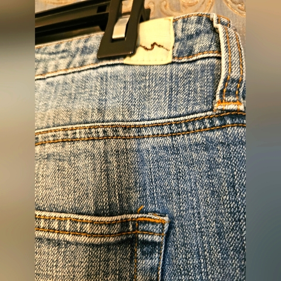 Manhattan Collection Blues Stonewash Cuffed Jeans (4) - Picture 10 of 12